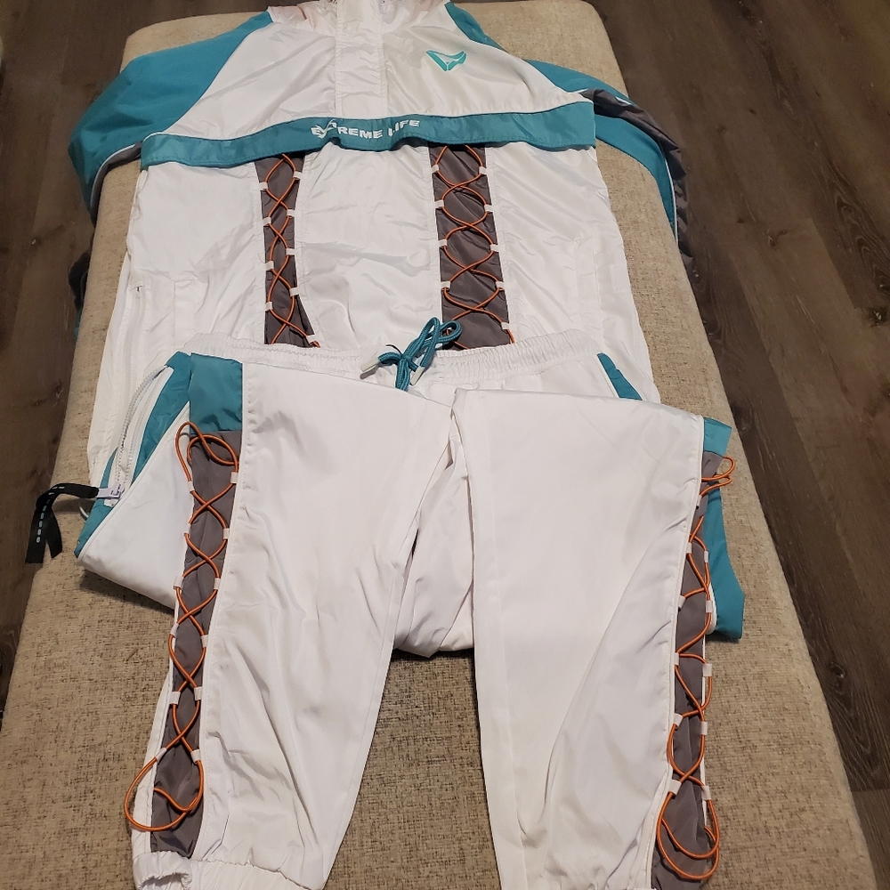 Jogging Set - Picture 3 of 5